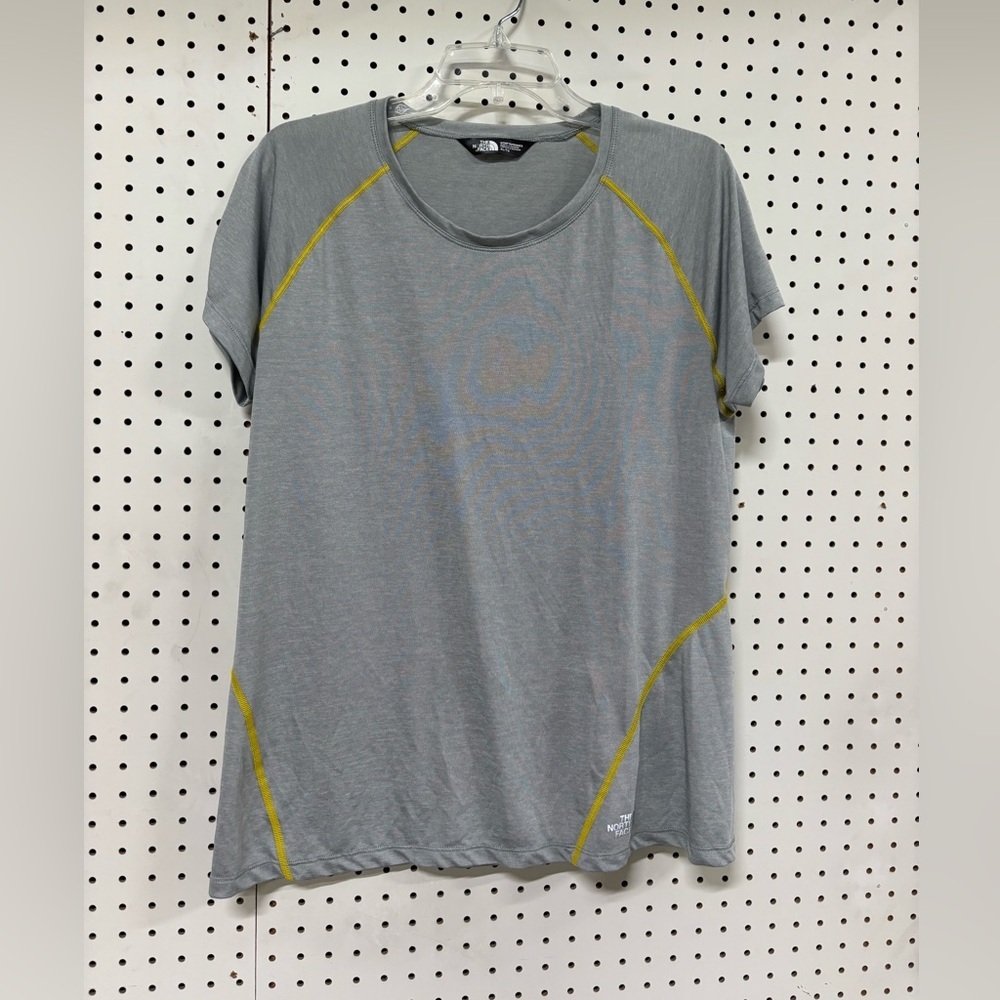 ☘️ The North Face Gray Tee with Yellow Trim Size XL